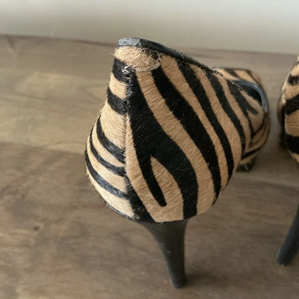 Bcbgeneration Faux Fur Tiger Stripe‎  Peep toe Heels Sz 7